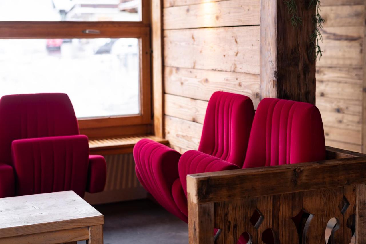 Val dʼIlliez Peanut Mountain Lodge & Le Communal מראה חיצוני תמונה